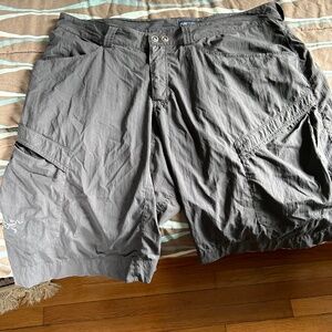 Arcteryx mens shorts 38